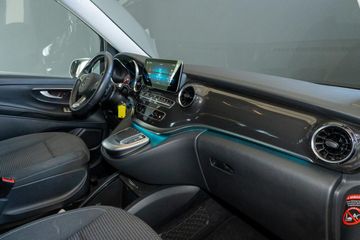 Mercedes V 220 - 9