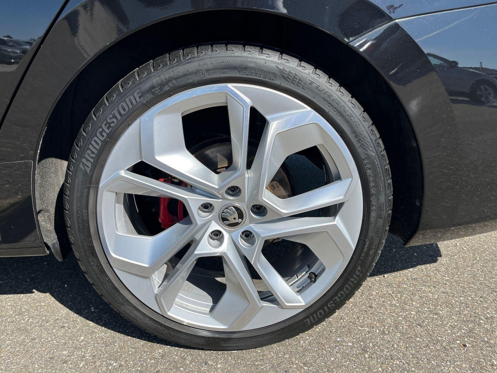 Skoda Octavia Combi RS 2,0TDI Navi LED Kamera DCC