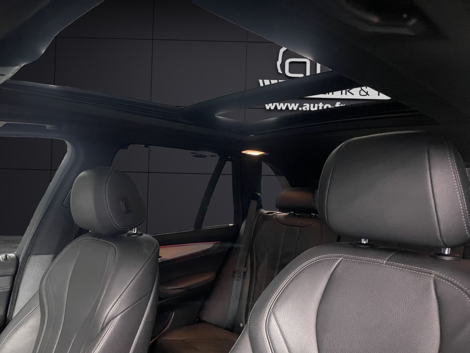 Fahrzeugabbildung BMW X5 xDrive 35 i *Pano*AHK*Sport-Paket M*Leder*