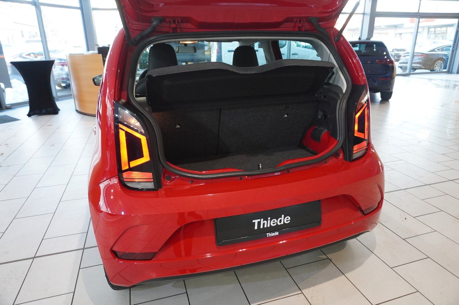 Fahrzeugabbildung Volkswagen up! 1.0 MOVE 5-TÜR KLIMA/SHZ/USB/NEBEL/SPORT/LED