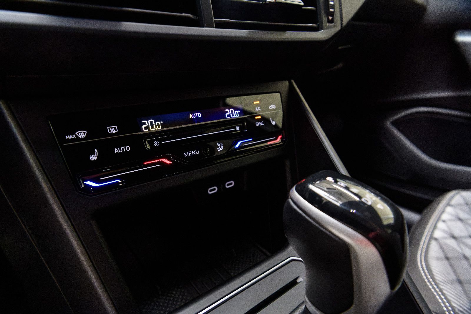 Fahrzeugabbildung Volkswagen Taigo R-Line 1.5 TSI DSG IQ-LED+AHK+KAMERA+ACC