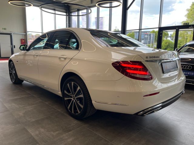 Mercedes-Benz E 300 de Lim. Aut. Avantgarde *LED*LEDER*PANO*