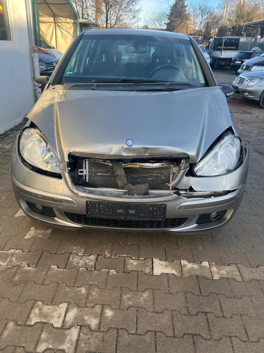 Mercedes-Benz A200 2007 — engine 2.034 cm³, 136 HP (100kW)