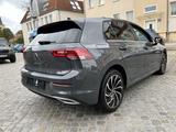 Volkswagen Golf VIII Style TOTW SPUR ACC LED VIRT SITZHZG - mit CNG-Antrieb: Limousine