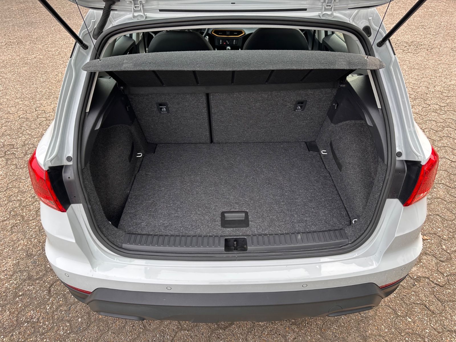Fahrzeugabbildung SEAT Arona Style 1.0 TSI DSG LED/APP/PDC/GRA