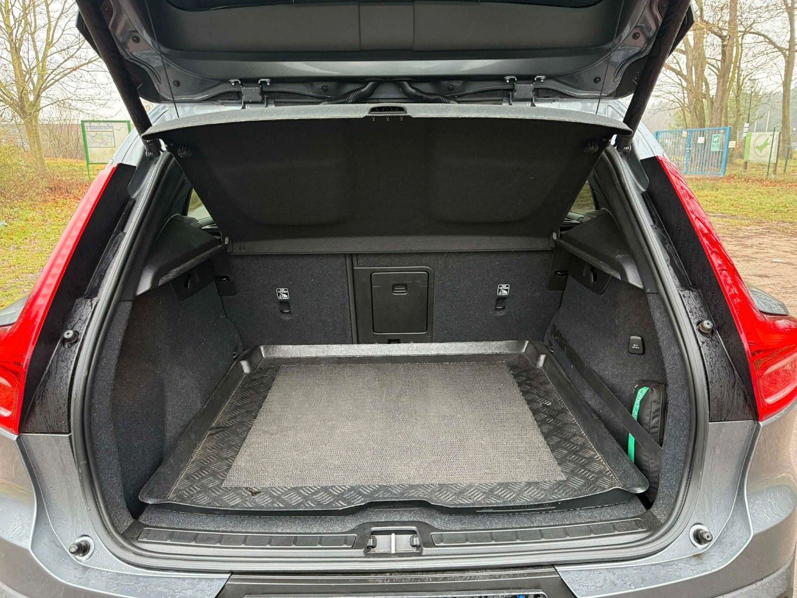 Fahrzeugabbildung Volvo XC40*Momentum*T4*AWD*360Grad*Connect*LED*SHZ*