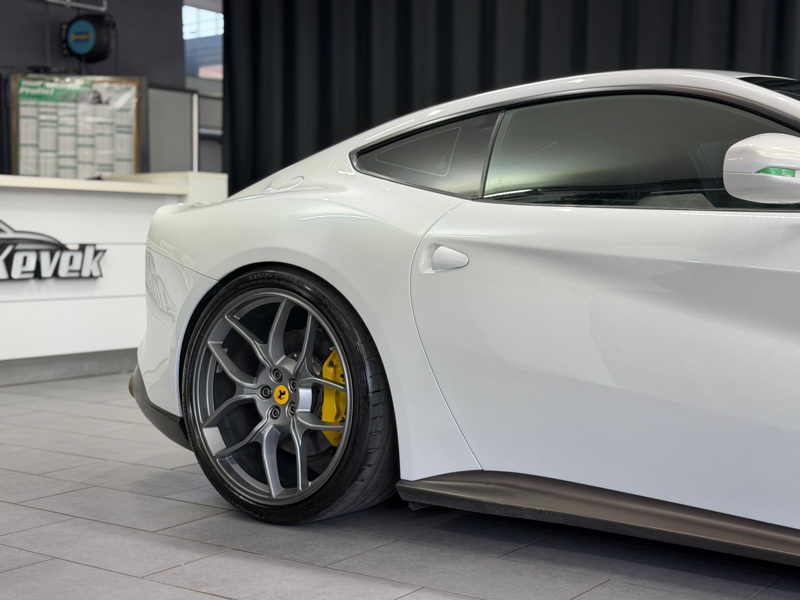 Fahrzeugabbildung Ferrari F12 Berlinetta|RACING-SEATS|NOVITEC-UMBAU|LIFT