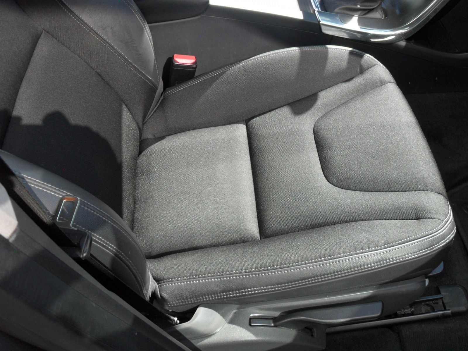 Fahrzeugabbildung Volvo XC 60 2.0 Automatik - Momentum 2WD