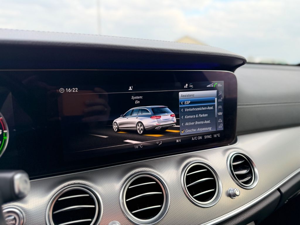 MERCEDES-BENZ E 300de T/BURMESTER/ACC/AMG/AHK/KAMERA MERCEDES-BENZ E 300de T/BURMESTER/ACC/AMG/AHK/KAMERA