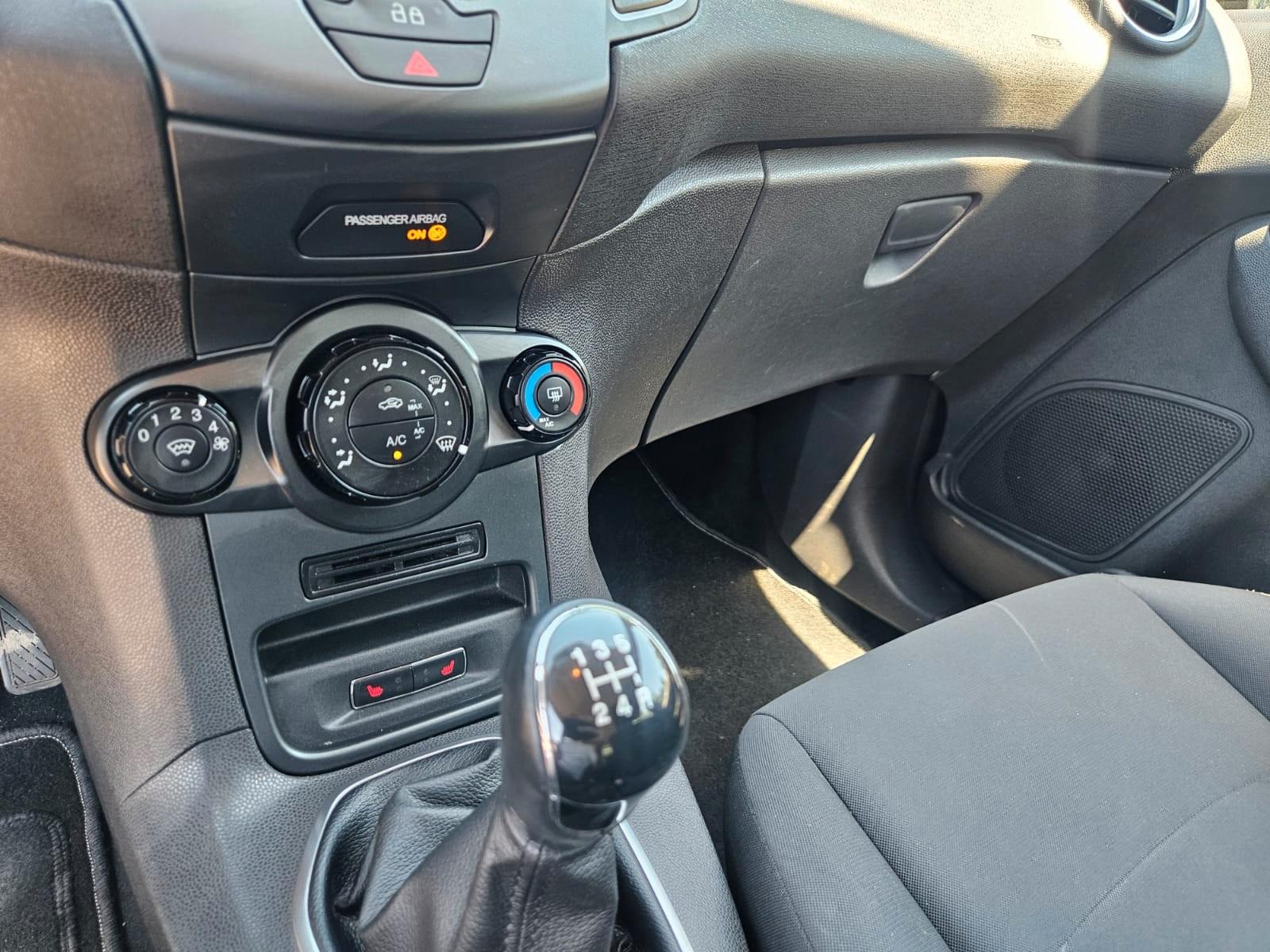 Ford Fiesta 2013 — photo 16