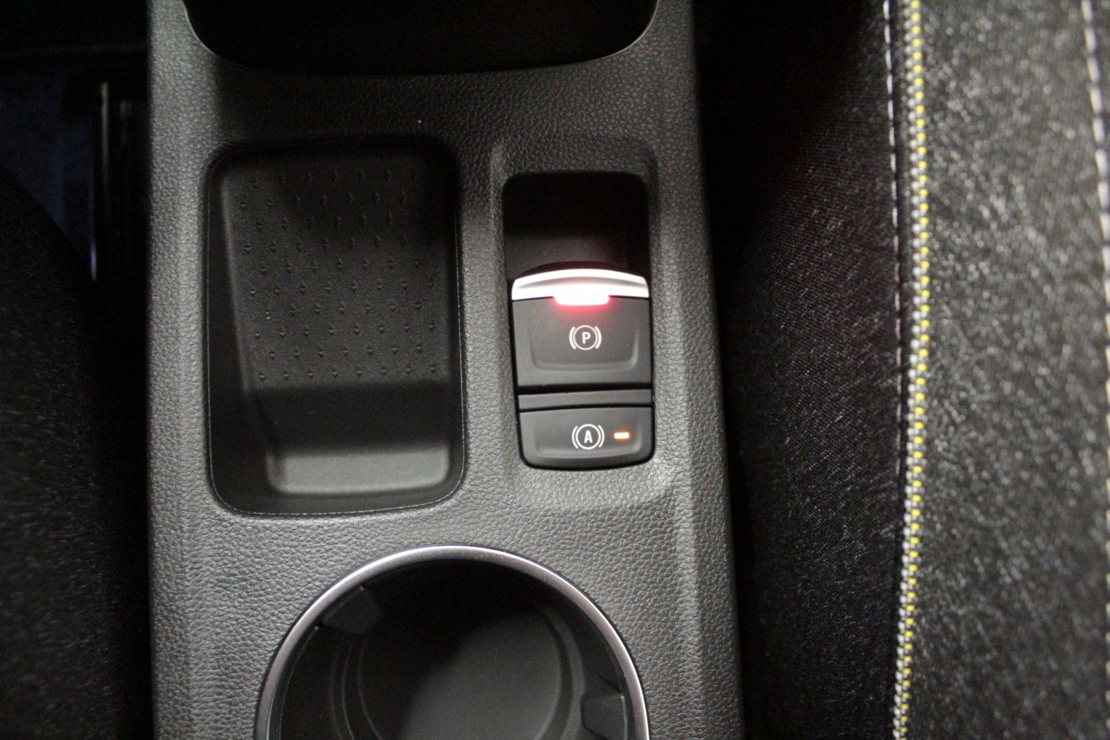 Fahrzeugabbildung Renault Captur Mild Hybrid 160 EDC Techno #15173