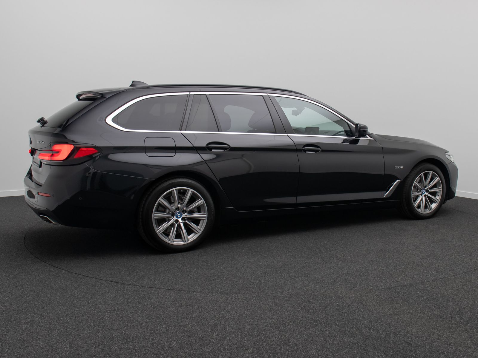 Fahrzeugabbildung BMW 530e xD Panorama 360&deg;DAB HiFi 4xKlima AHK Alarm