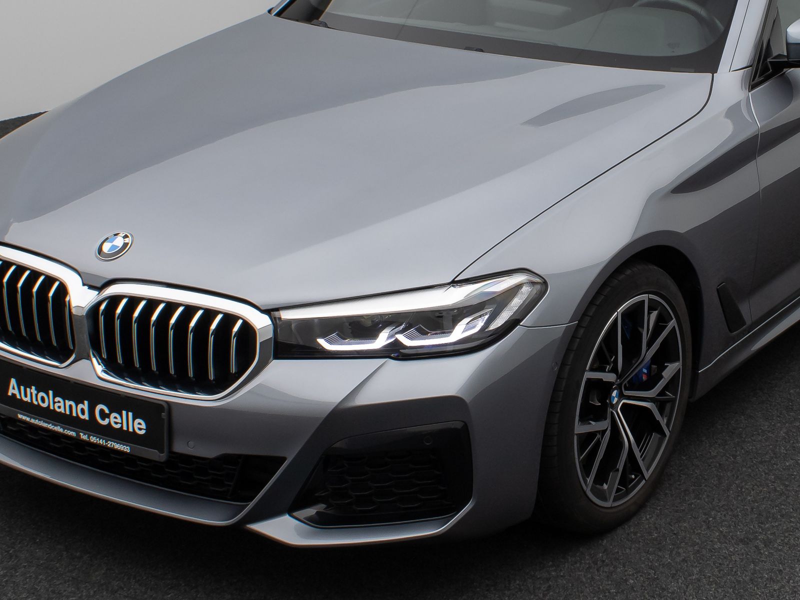 Fahrzeugabbildung BMW 540i xD M Sport Panorama DAB H/K DispKey 19Zoll
