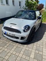 MINI Cabrio John Cooper Works - silberne MINI John Cooper Works Cabrio