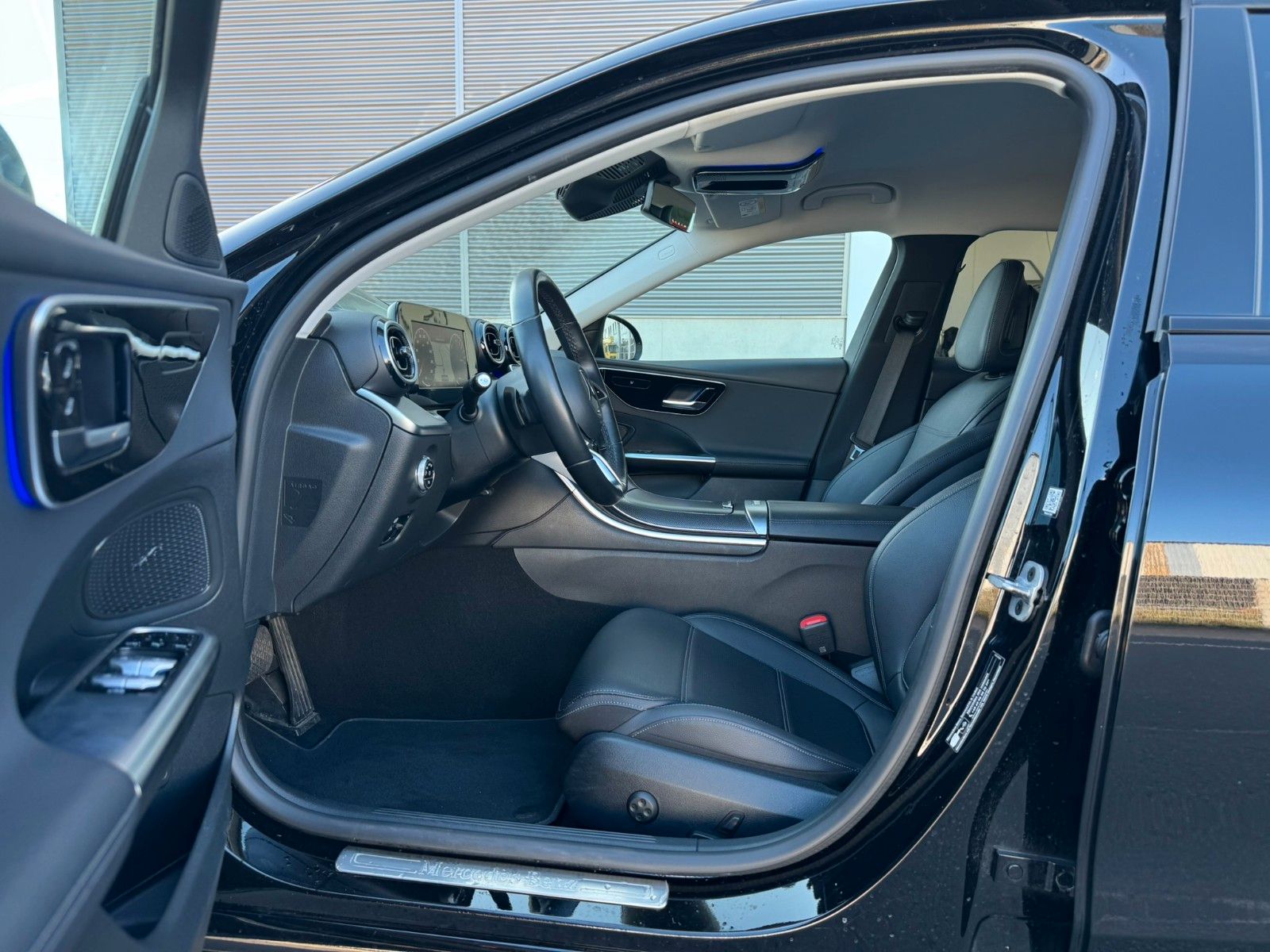 Fahrzeugabbildung Mercedes-Benz C 300e T Avantgarde AHK+Distr+Night+Ambiente+RFK