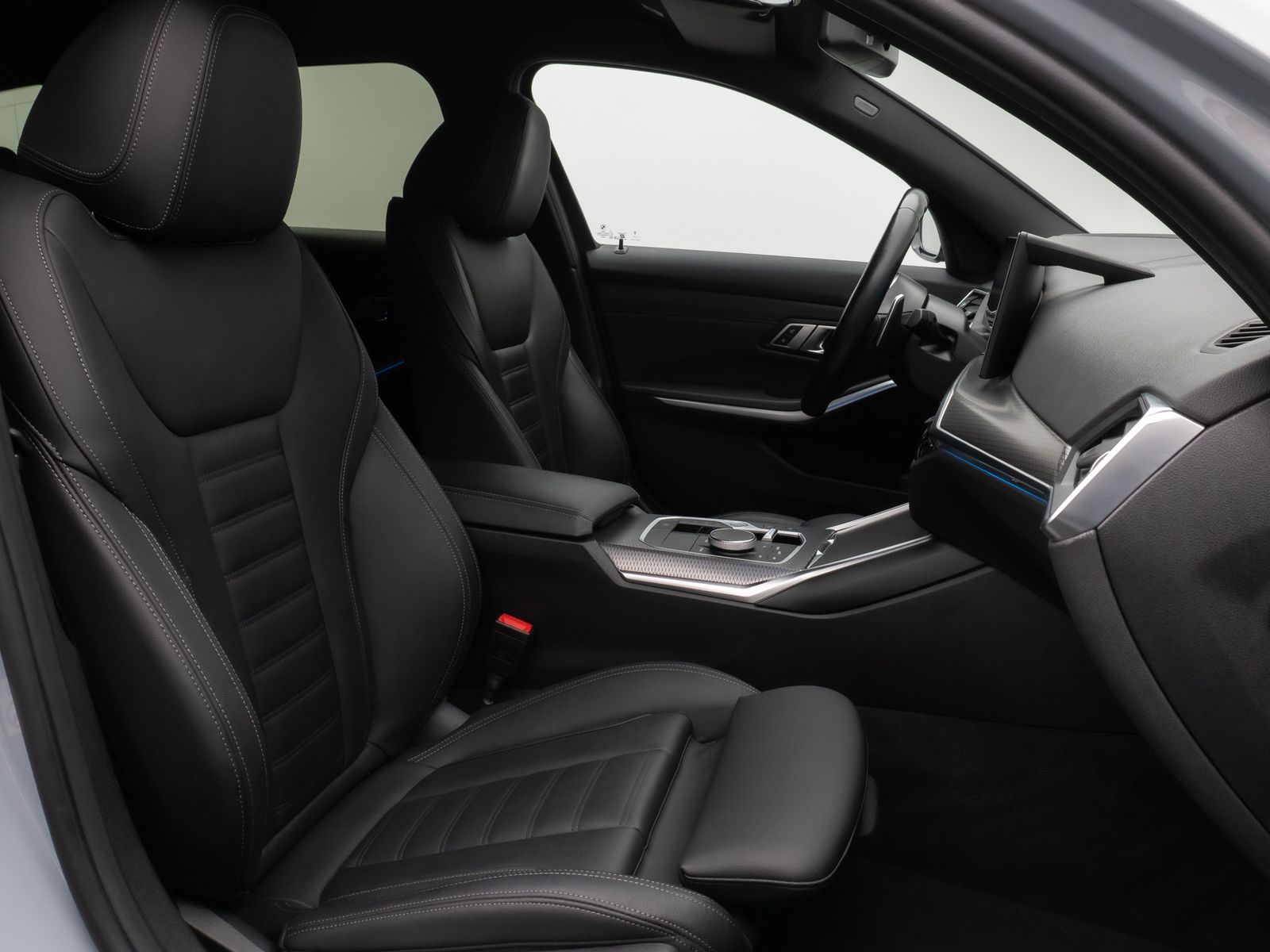 Fahrzeugabbildung BMW 320d M Sport Kamera DAB HiFi HUD Stop&Go Komfort