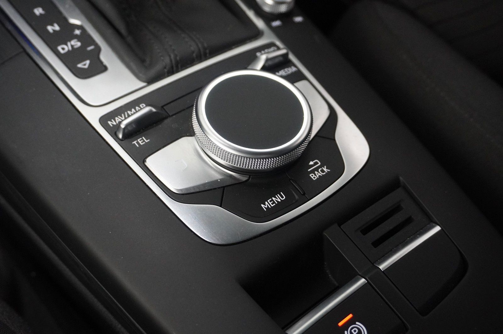 Fahrzeugabbildung Audi A3 LIM. 35 TDI S-TRONIC SPORT NAVI/SH/KAMERA/AHK