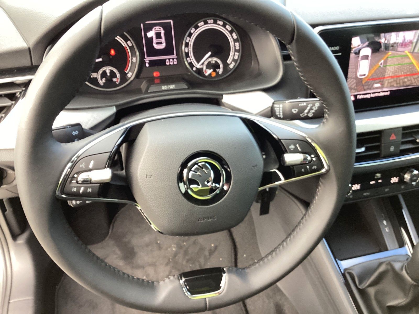 Fahrzeugabbildung SKODA Scala Tour 1.0 TSI 81 KW 6-Gang