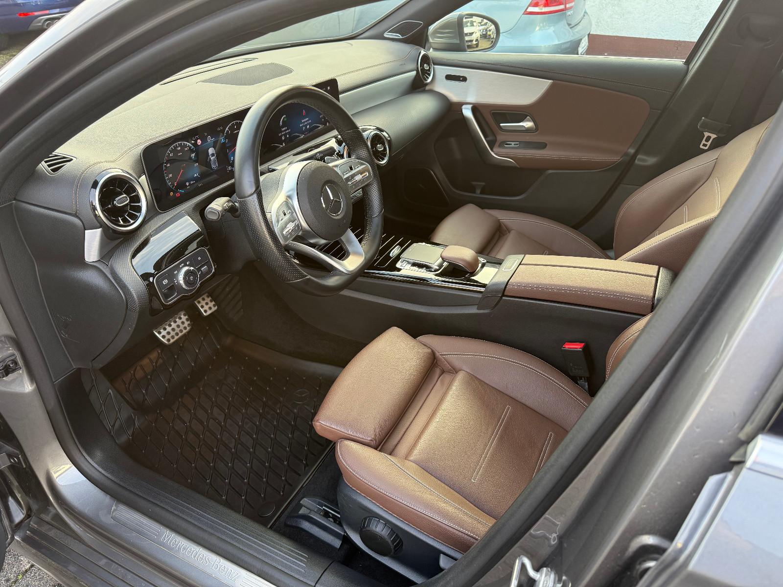 Mercedes-Benz A250 4-MATIC AMG-LINE LEDER PANO KAMERA LED NAVI