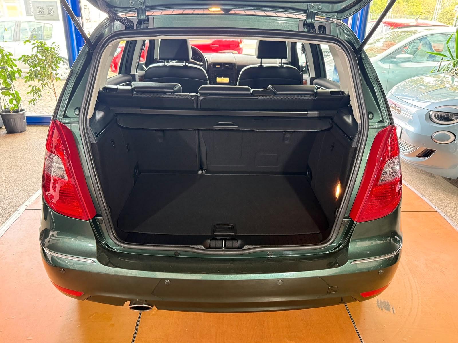Mercedes-Benz A 180 Elegance Autom. / 30 Tkm/Sitzheizung / PDC