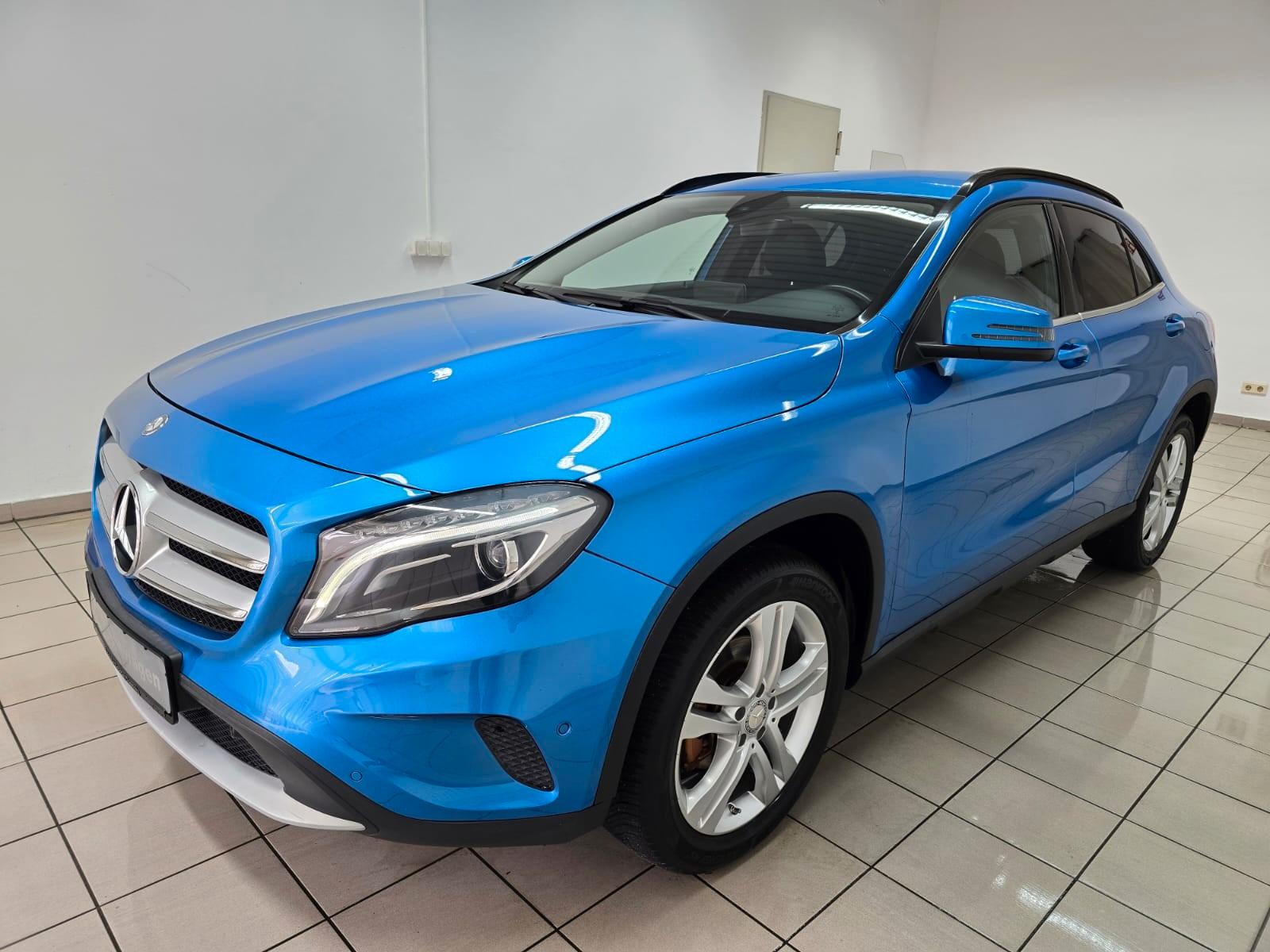 Mercedes-Benz GLA 180 Xenon Navi Leder Telefon Kamera 18"
