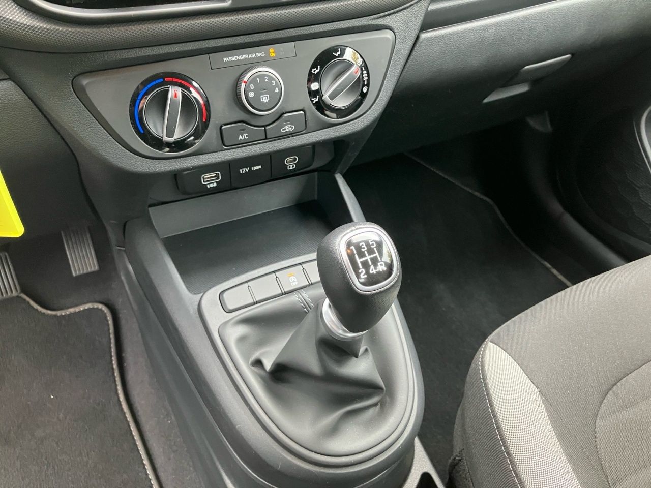 Fahrzeugabbildung Hyundai i10 SELECT Fernlichtass. Kam. Navi PDC SpurH