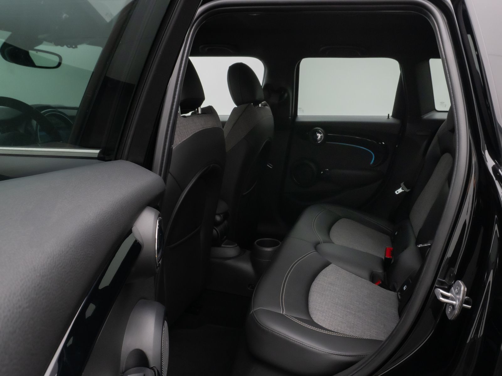 Fahrzeugabbildung MINI Cooper Trim Kamera DAB Komfort Leder Sport LED