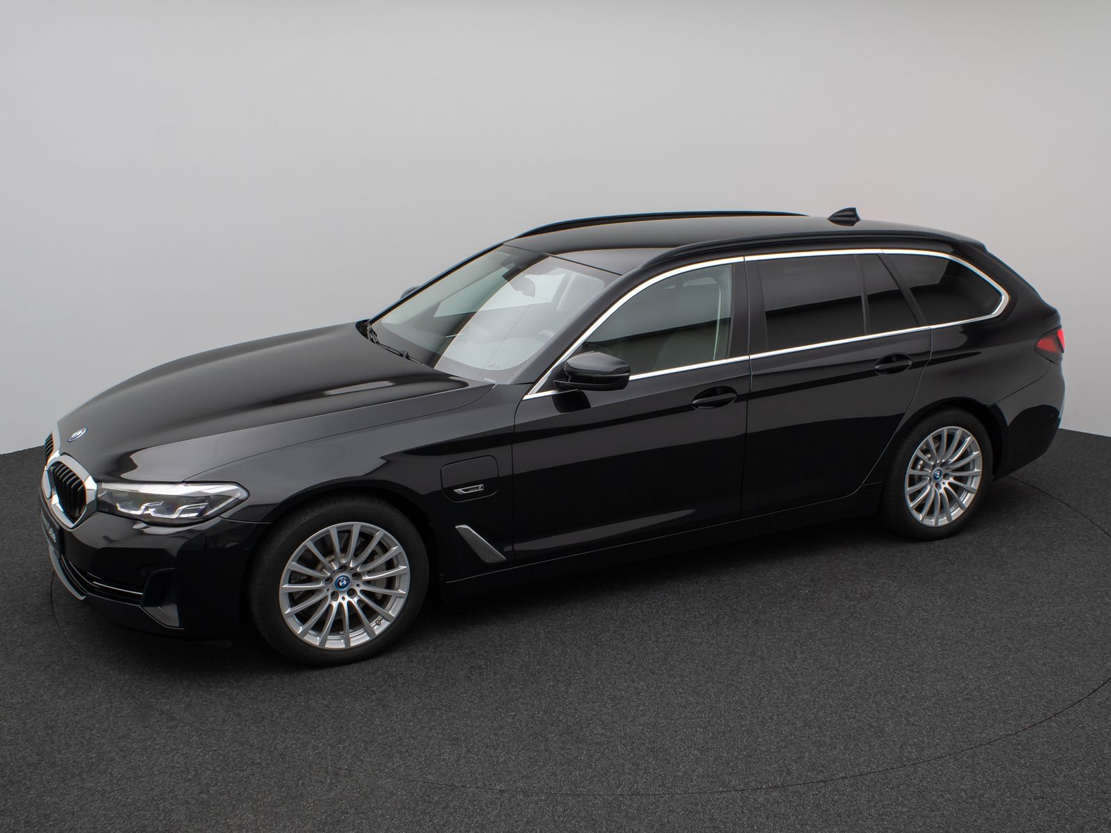 Fahrzeugabbildung BMW 530e xD Kamera Komfort DisplKey Alarm