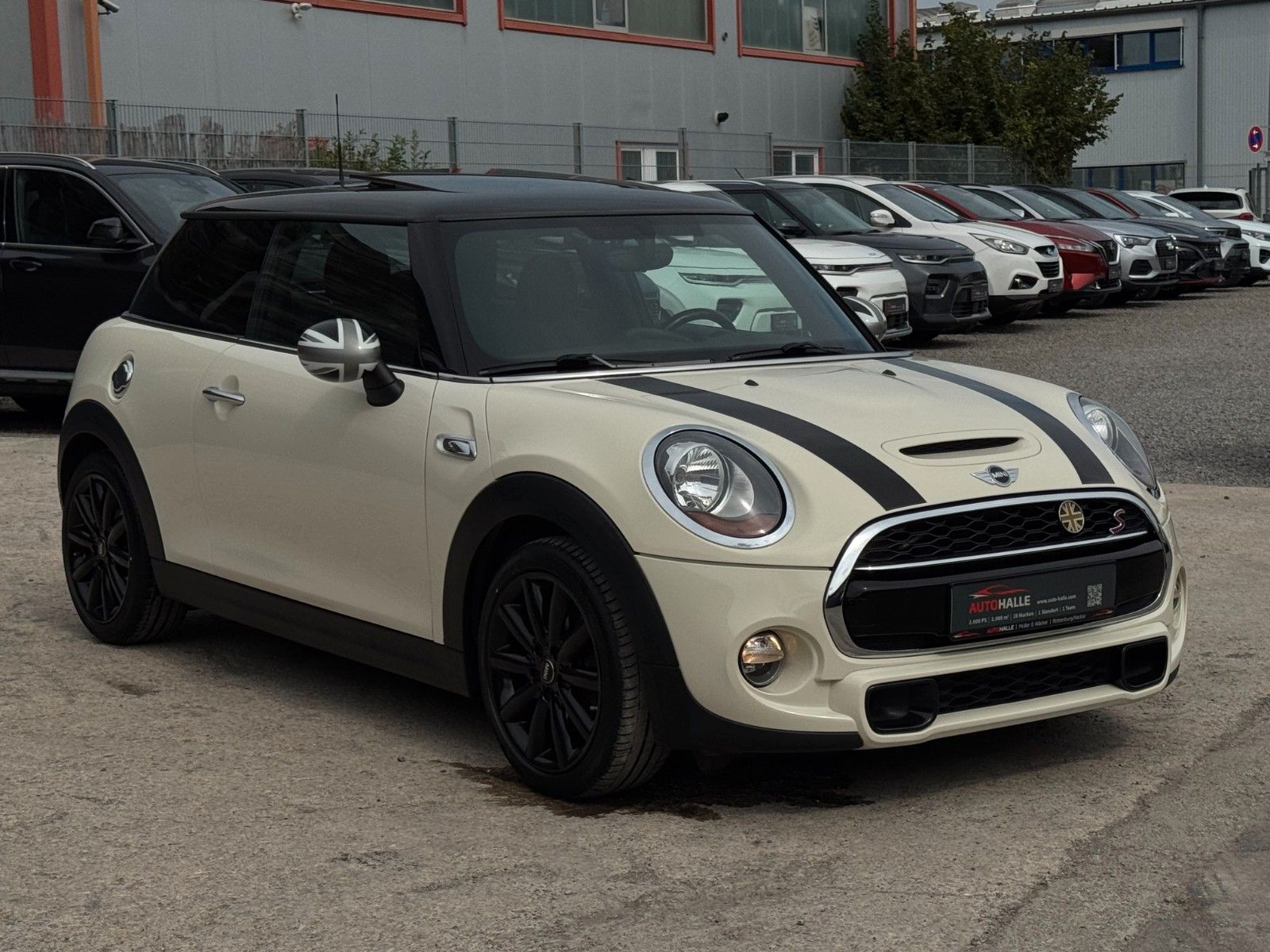 Fahrzeugabbildung MINI Cooper S Panoramadach Tempomat SHZ PDC BLT