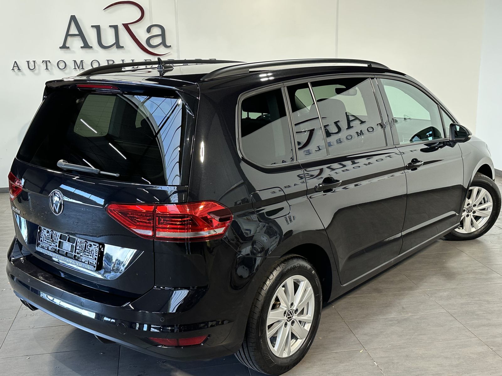 Fahrzeugabbildung Volkswagen Touran 2.0 TDI DSG Comfortline NAV+LED+AHK+KAM