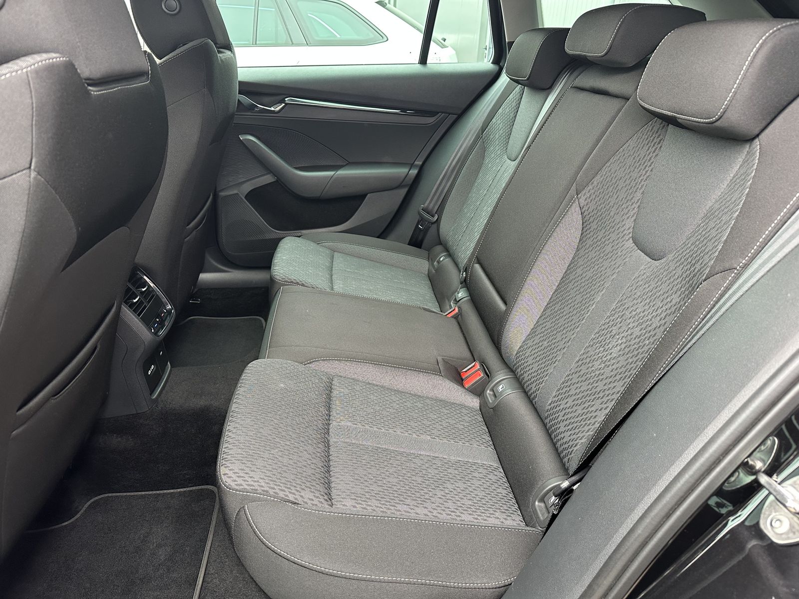 Fahrzeugabbildung SKODA Octavia Combi Style NAV+LED+PANO+VCOCK+SHZ+18ZO