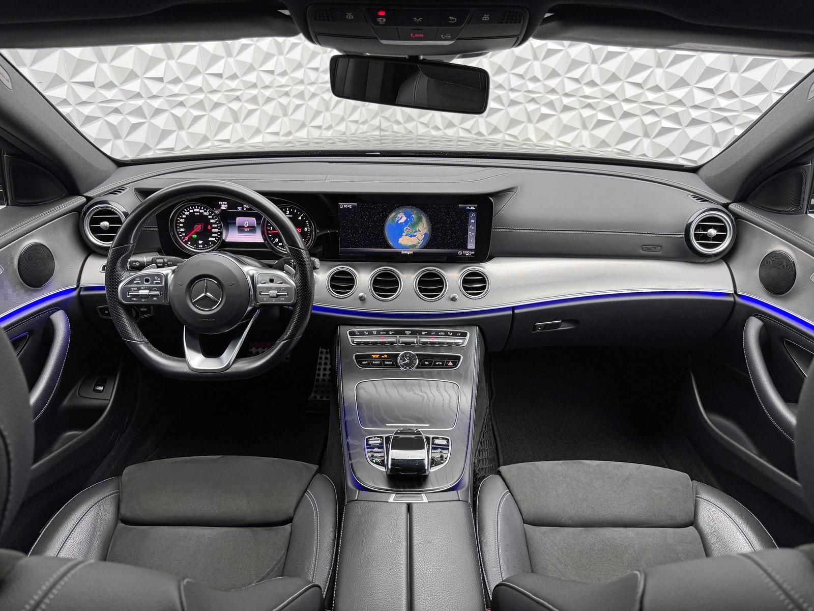 Fahrzeugabbildung Mercedes-Benz E220d T AMG*DISTRO*PANO*LUFT*360°*LED*DAB*ILS+