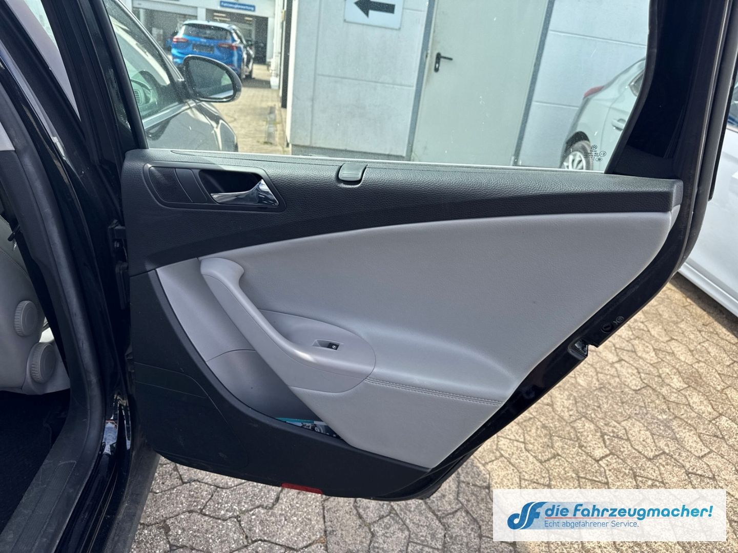 Fahrzeugabbildung Volkswagen Passat Variant Highline Navi Leder *EXPORT