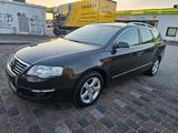 Volkswagen Passat 2.0 Highline Variant Leder MfL - Volkswagen Passat aus 2006: Kombi