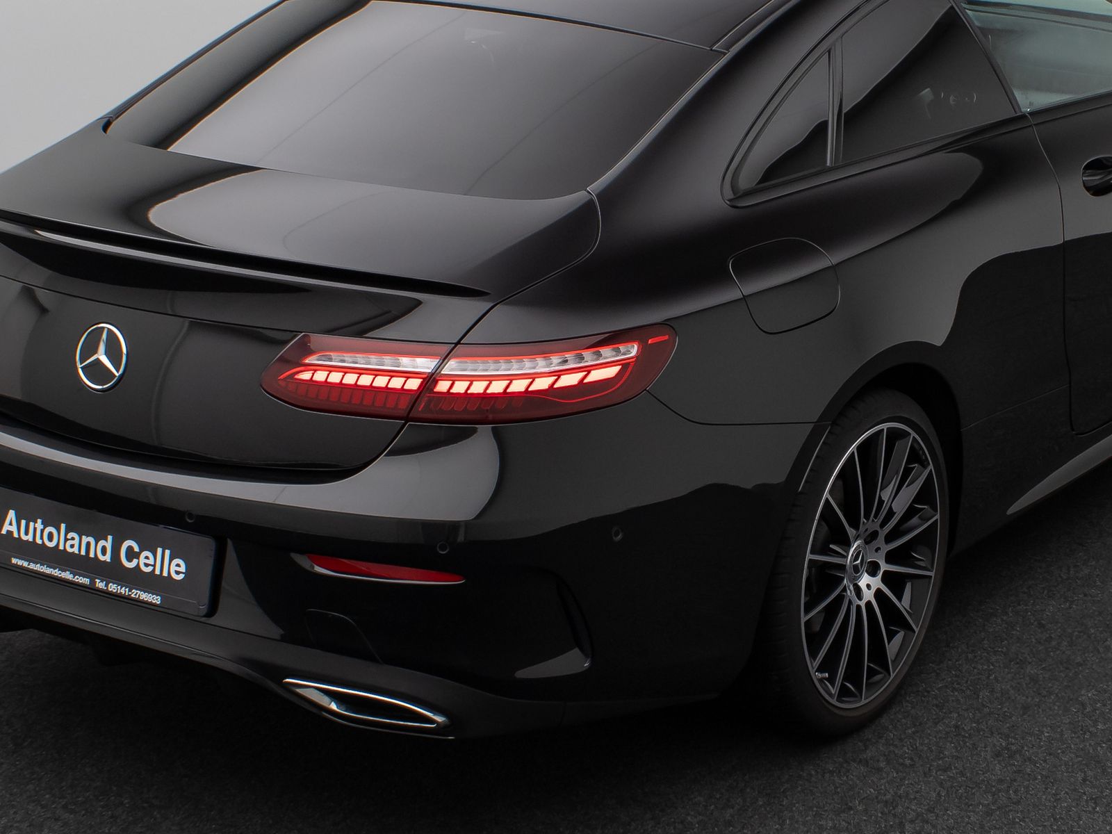 Fahrzeugabbildung Mercedes-Benz E300d Coupe 4Matic AMG Panorama Kamera LED