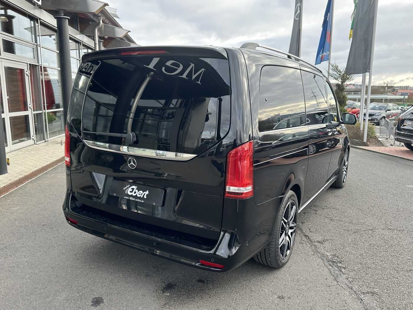 Fahrzeugabbildung Mercedes-Benz V 300 d EXCLUSIVE 4MATIC AMG NIGHT AHK Tische