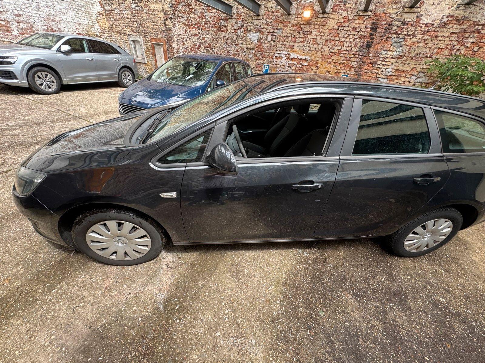 Opel Astra 2014 — photo 9
