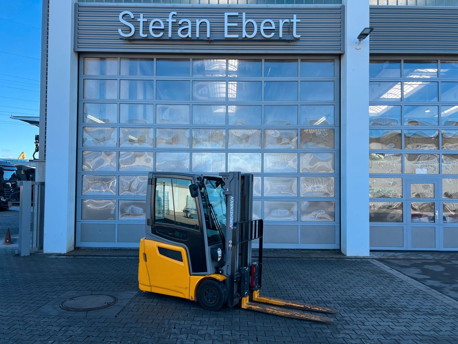 Fahrzeugabbildung Jungheinrich EFG 215 / Triplex: 4.25m! / SS / nur 995h! Waage