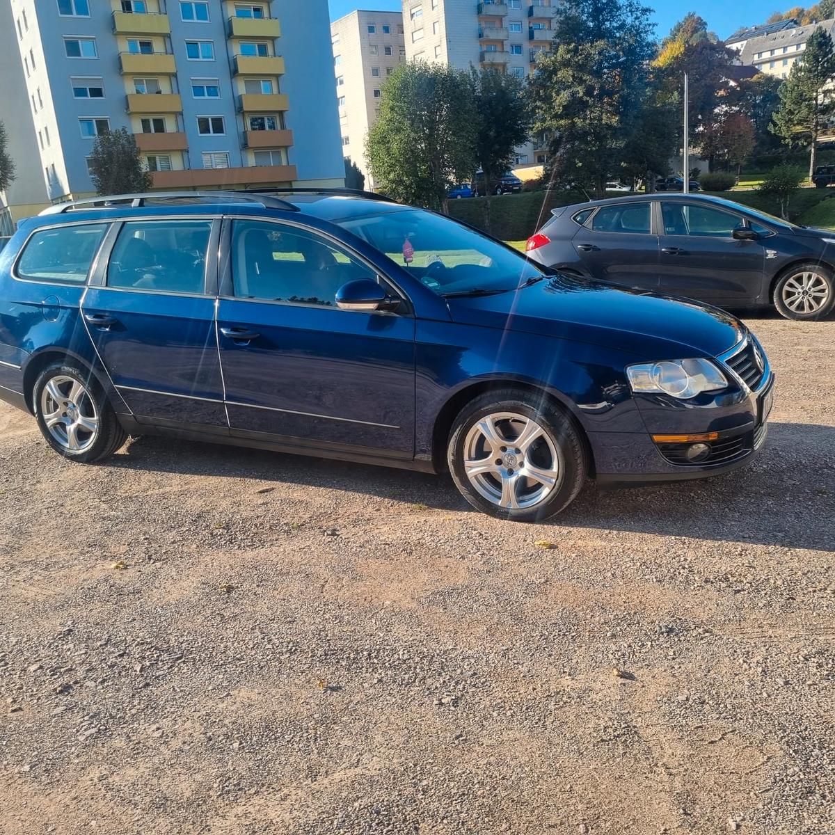 Volkswagen Passat 2010 — rear view