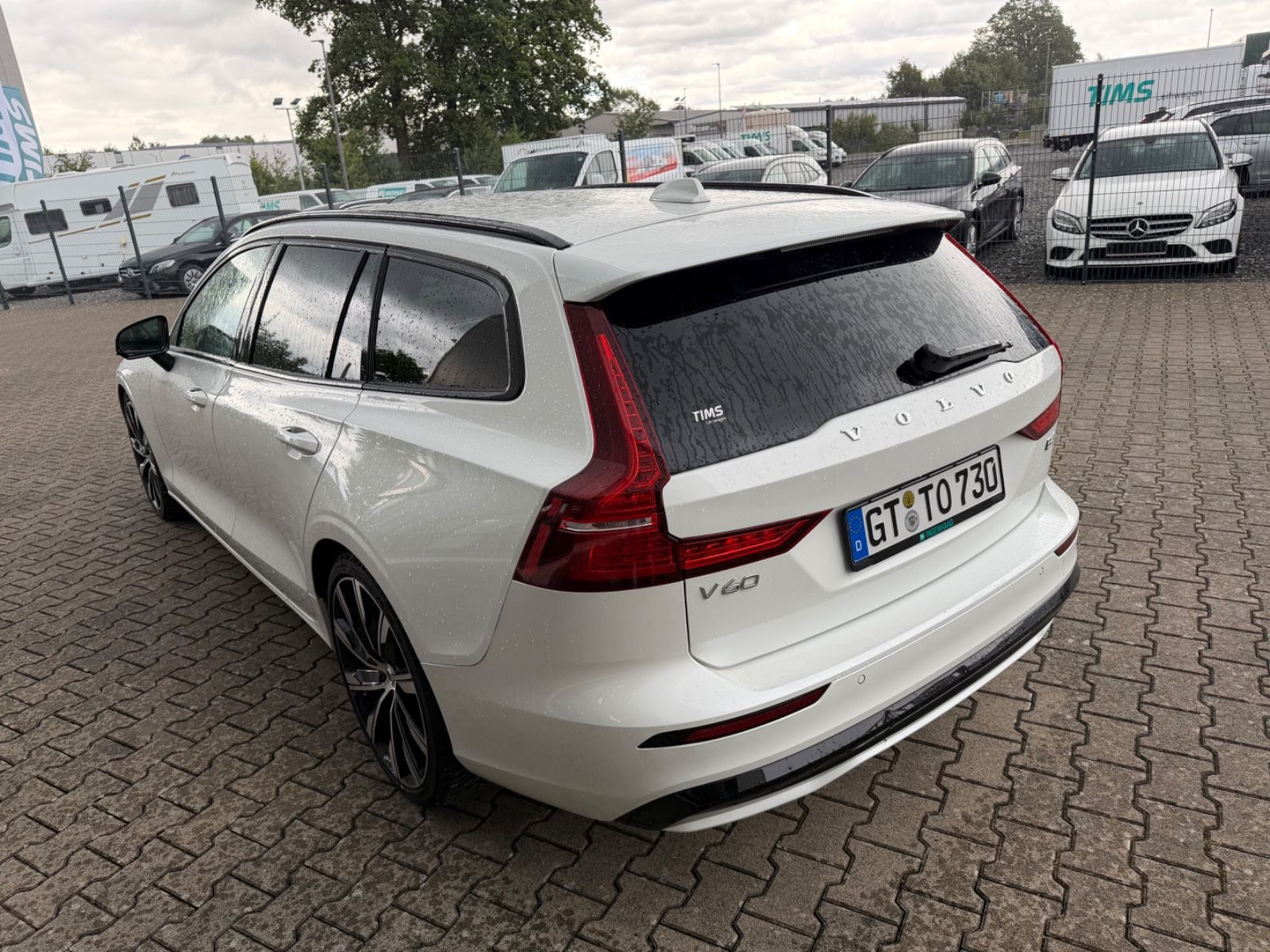 Fahrzeugabbildung Volvo V60 Kombi Plus Dark