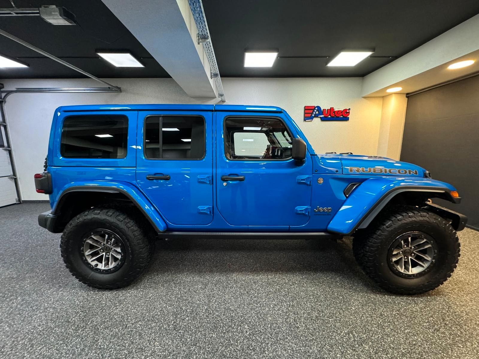 Fahrzeugabbildung Jeep RUBICON 392-6.4L HEMI V8-RECON 35"-STEEL BUMPER