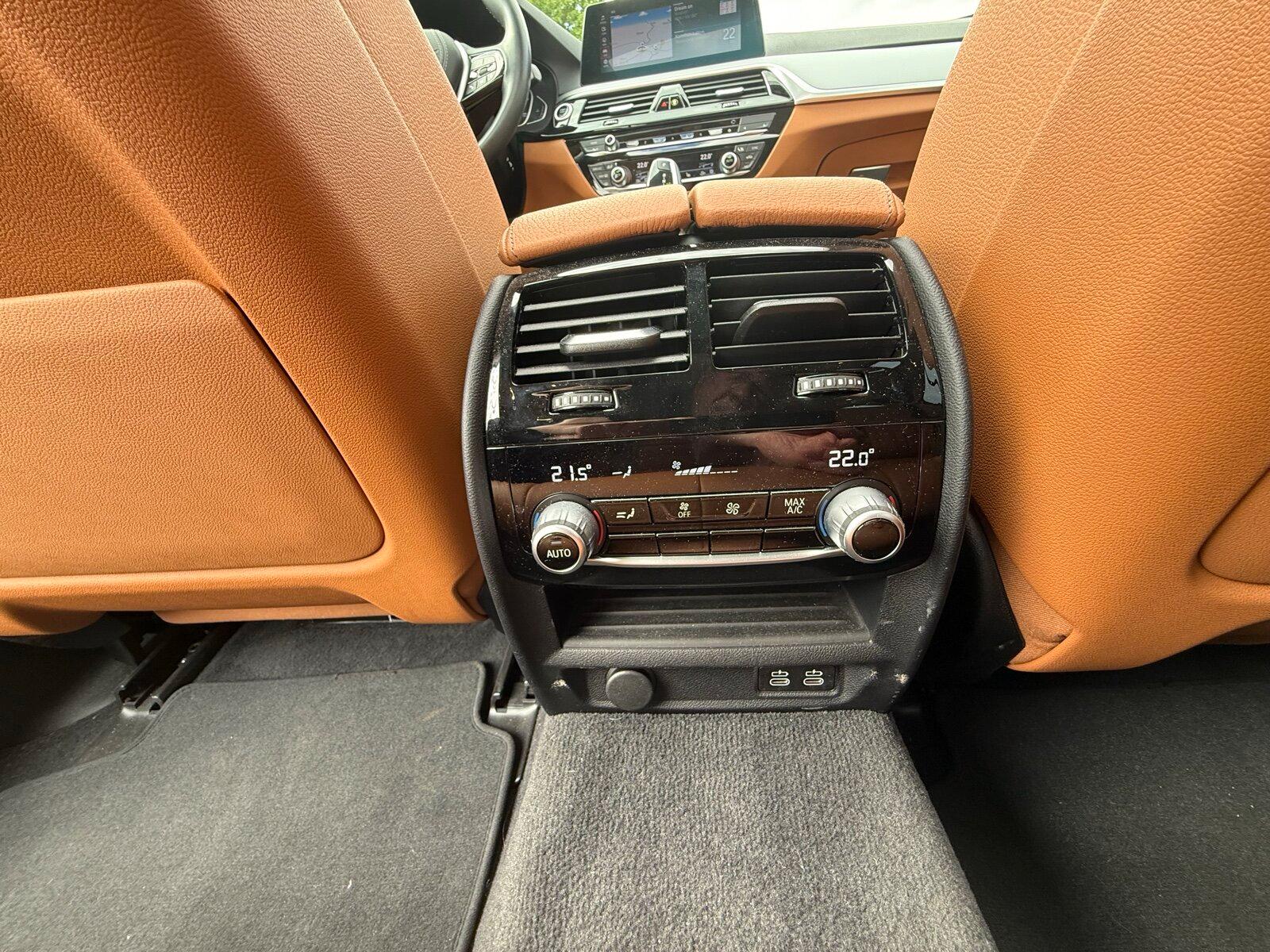 BMW 5er - 530 d Mild Hybrid PANO Leder AHK NAVI LED 