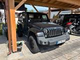 Jeep Wrangler Sport 3.8 Sport - Jeep Wrangler mit Benzin-Antrieb: Geländewagen, 3.8