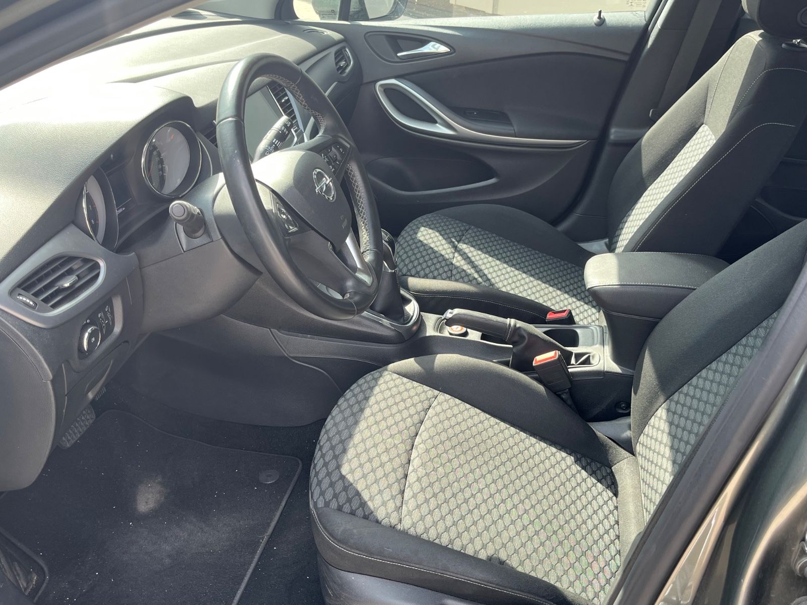 Fahrzeugabbildung Opel Astra K Lim. 5-trg. Edition DISPLAY DEFEKT