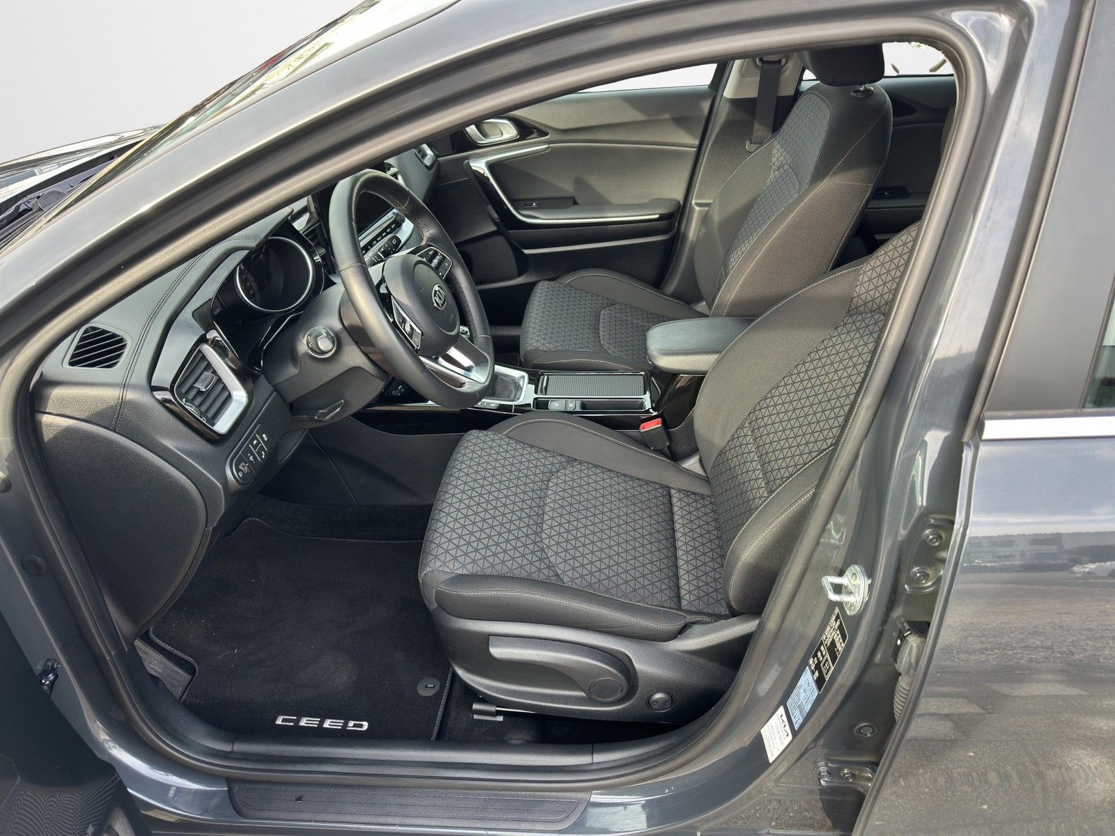 KIA Ceed 1.6 CRDi Mild Hybrid Spirit KLIMA / JBL / N - Image 9