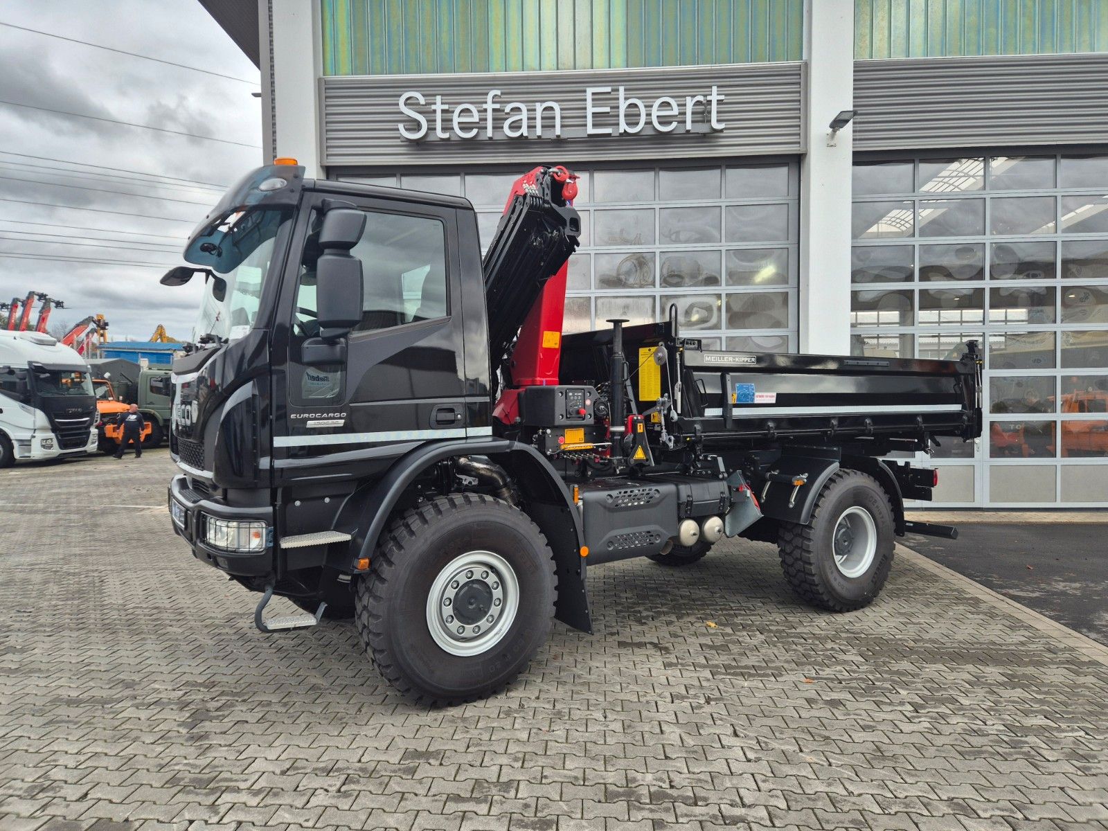 Fahrzeugabbildung Iveco Eurocargo ML150E32WS 4x4 Kran HMF 1130K Funk AHK