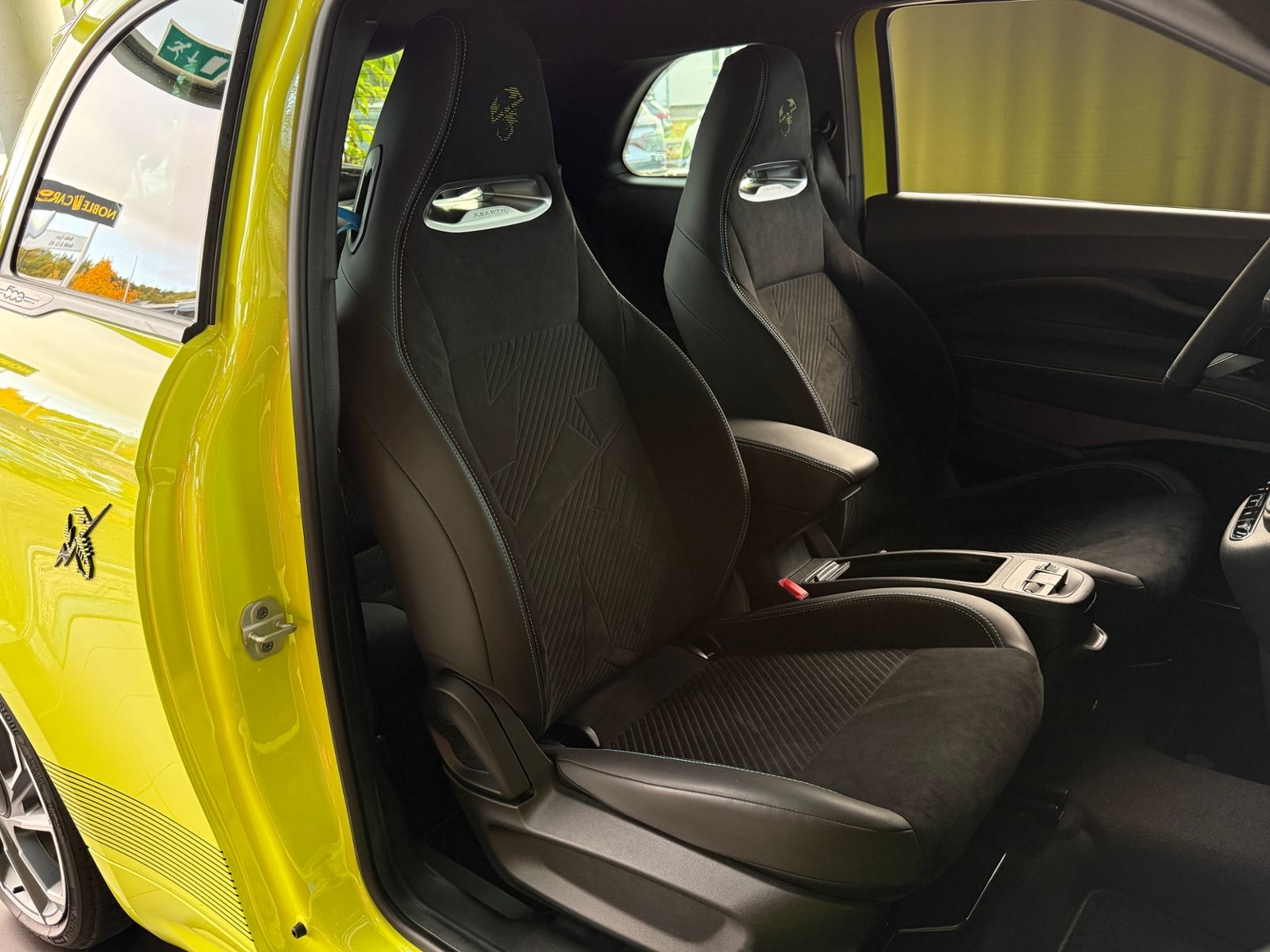 Fahrzeugabbildung Abarth 500e 42kWh Scorpionissima PANO KAM LED