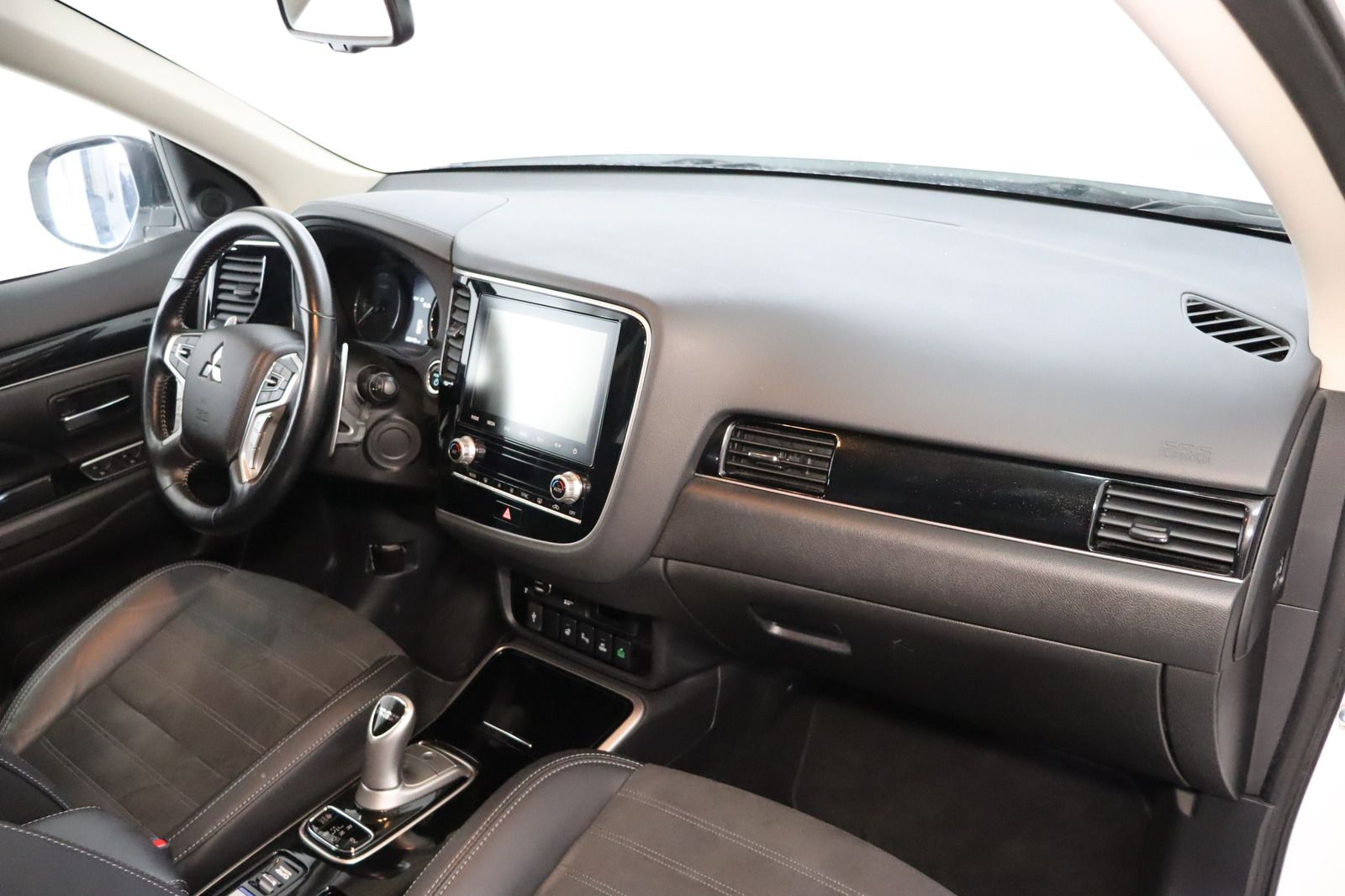 Fahrzeugabbildung Mitsubishi Outlander PHEV 2.4 Plus 4WD