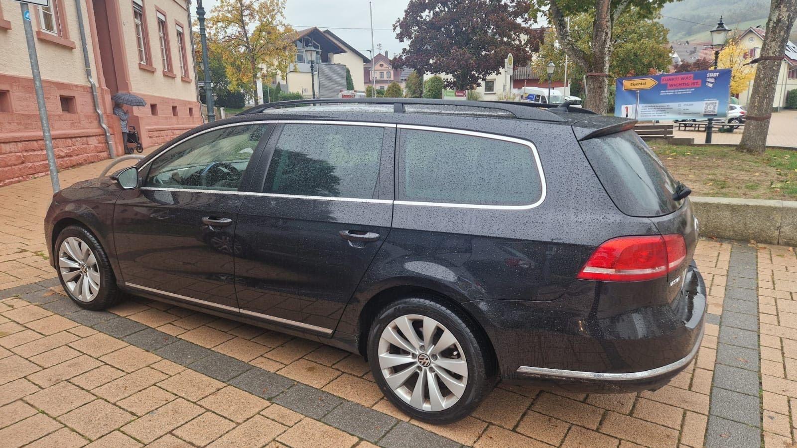 Volkswagen Passat 2013 — вигляд ззаду