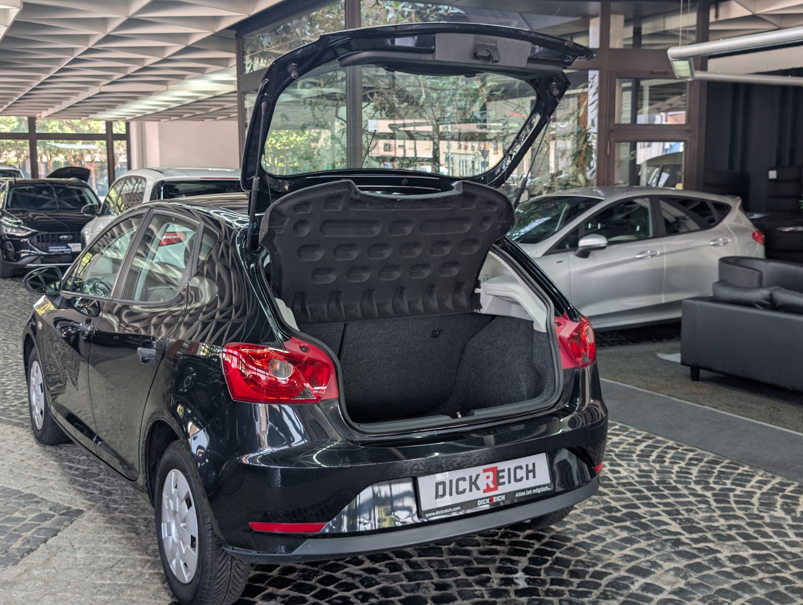 Fahrzeugabbildung SEAT Ibiza Reference Limo 1.4 EURO 5 TÜV KLIMA AUX